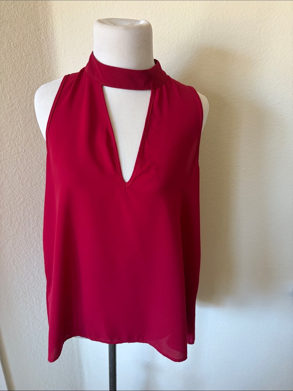 Sleeveless Mock Neck Tank Top with Keyhole in Red